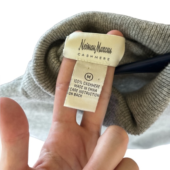 Neiman Marcus Turtle Neck Sweater 100% Cashmere-Size M - Picture 4 of 4